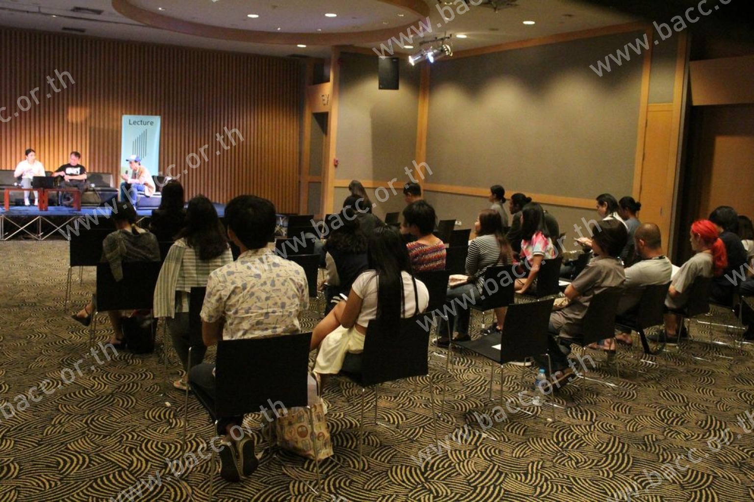 กิจกรรมการศึกษานิทรรศการ “ไทยเนตร” : Artist Forum #1 : “ศิลปินไทยในเวทีนานาชาติ : กรณีศึกษาหอศิลป์ร่วมสมัย Saatchi”