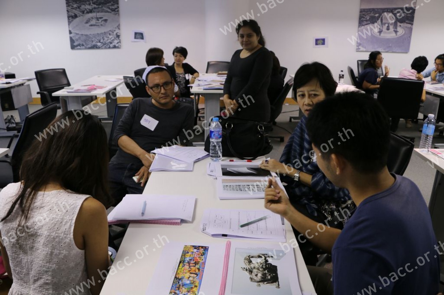 กิจกรรมการศึกษานิทรรศการ “ไทยเนตร” : Teacher’s Creativity Workshop กิจกรรมการอบรมครูผู้สอนระดับชั้นประถม มัธยม หรือบุคคลทั่วไปที่สนใจ (9-7-59)